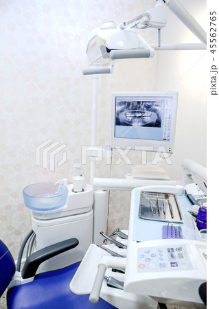 歯医者の診察台。歯科、デンタルケア、治療、オーラルケアのイメージ 45562765