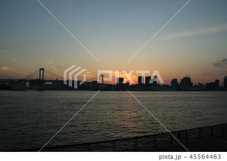 東京湾の夕日 45564463
