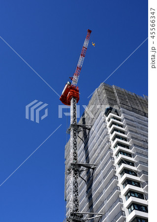 ビルディング建設中のタワークレーン ビルディング建設中のタワークレーン 45566347