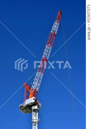 ビルディング建設中のタワークレーン ビルディング建設中のタワークレーン 45567371