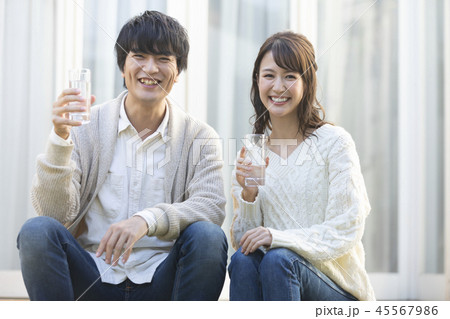 水　カップル　 45567986