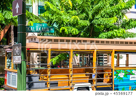 《ハワイ》ワイキキのメインストリート・カラカウア通り 45569177