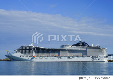 金沢新港大浜ふ頭に停泊するMSCスプレンディダ 金沢新港大浜ふ頭に停泊するMSCスプレンディダ 45575062