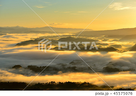 加久藤盆地の雲海 45575076