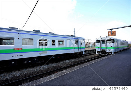 比布駅ホームとディーゼルカー 45575449