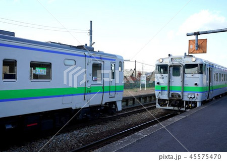 比布駅ホームとディーゼルカー 45575470