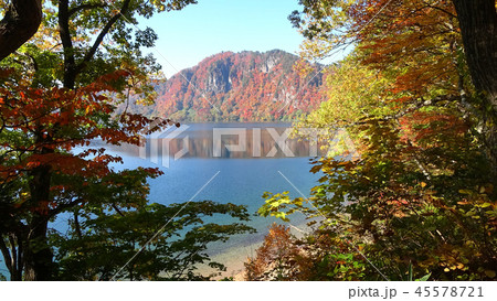 秋の沼沢湖(福島県・金山町) 秋の沼沢湖(福島県・金山町) 45578721