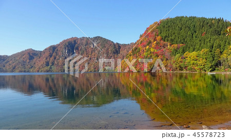 秋の沼沢湖(福島県・金山町) 秋の沼沢湖(福島県・金山町) 45578723