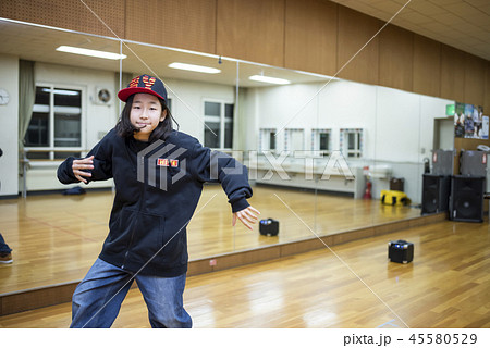 HIPHOPダンスの練習風景 HIPHOPダンスの練習風景 45580529