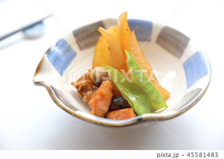 Japanese food bolied head fish with sauce 45581483