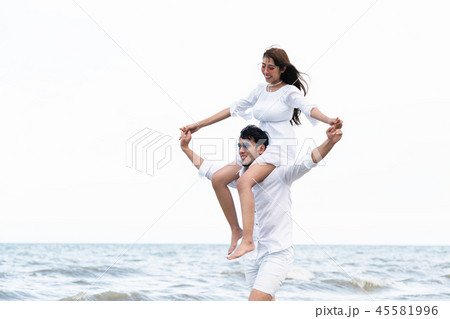 Couple going honeymoon on tropical beach in summer Couple going honeymoon on tropical beach in summer 45581996
