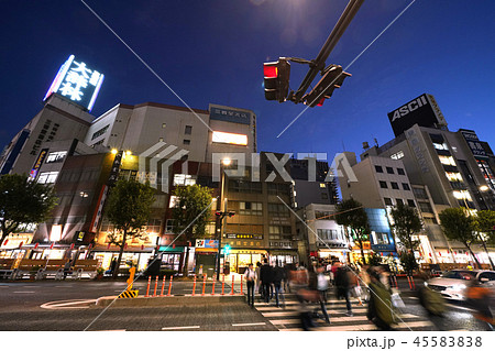 日本の東京都市景観　神田神保町の本屋街を望む（書泉グランデや三省堂書店など） 45583838