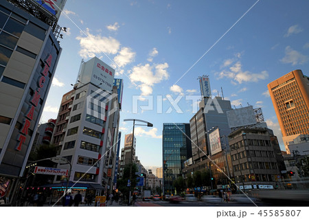 日本の東京都市景観 「駿河台下」や神田神保町など街並みを望む(右に神田駿河台の明治大) 日本の東京都市景観 「駿河台下」や神田神保町など街並みを望む(右に神田駿河台の明治大) 45585807