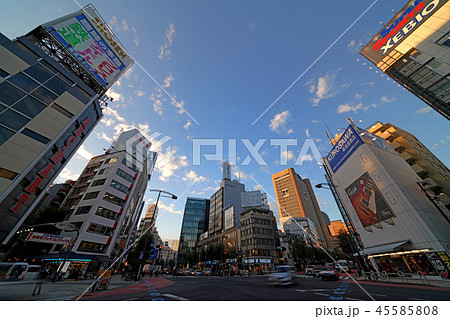 日本の東京都市景観　「駿河台下」や神田神保町など街並みを望む（中央右に神田駿河台の明治大） 45585808