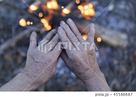 暖をとる 45586687