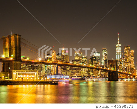 ニューヨーク　ブルックリン・ブリッジとマンハッタン 45590573