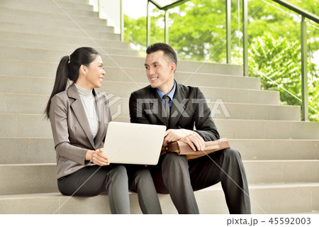 Asian business people discuss about work plan Asian business people discuss about work plan 45592003