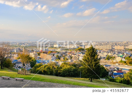 夕暮れの街 （秋） 45592677