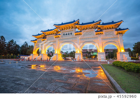Chiang Kai-shek Memorial Hall at night in Taipei Chiang Kai-shek Memorial Hall at night in Taipei 45592960