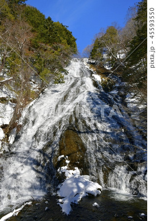 冬の湯滝 45593550