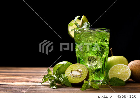 Juice, lime and kiwi soda Juice, lime and kiwi soda 45594110