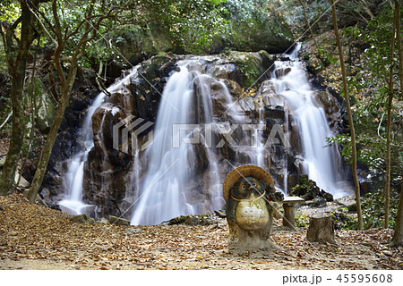鶏鳴の滝(けいめいの滝)滋賀県甲賀市 鶏鳴の滝(けいめいの滝)滋賀県甲賀市 45595608