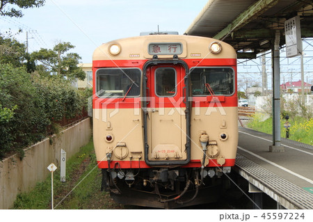 第三セクターいすみ鉄道大原駅に停車中の国鉄型キハ28 45597224