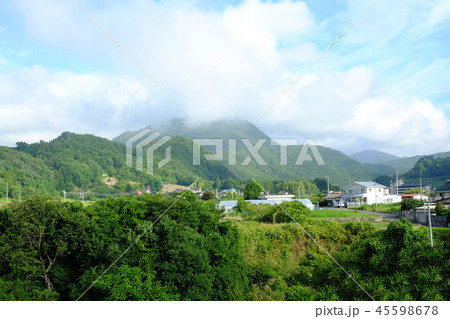 山に囲まれた飯坂温泉の風景 山に囲まれた飯坂温泉の風景 45598678