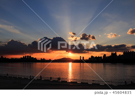 漢江 光おろし 夕焼け 45604835