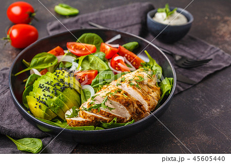 Chicken breast and avocado salad with spinach 45605440