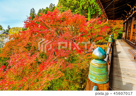 兵庫観光 御嶽山播州清水寺にて紅葉の写真素材