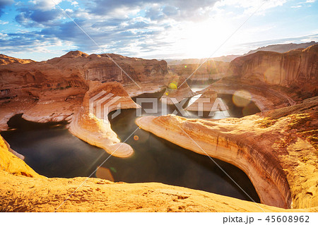 Powell lake Powell lake 45608962