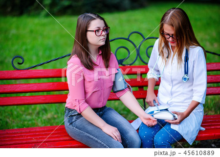 We conduct ordinary medical tests. 45610889