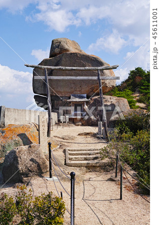 【小豆島】重ね岩・重岩（小瀬石鎚神社） 45611001