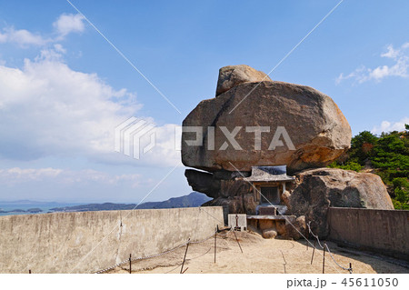 【小豆島】重ね岩・重岩（小瀬石鎚神社）コピースペース 45611050