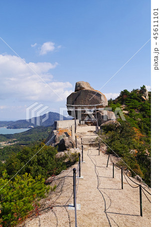 【小豆島】重ね岩・重岩（小瀬石鎚神社）コピースペース 45611101