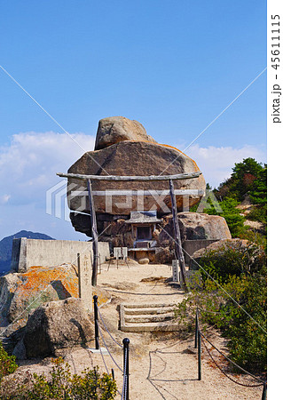 【小豆島】重ね岩・重岩（小瀬石鎚神社） 45611115