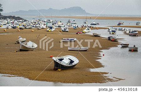 Low tide and boats running aground over the sand 45613018