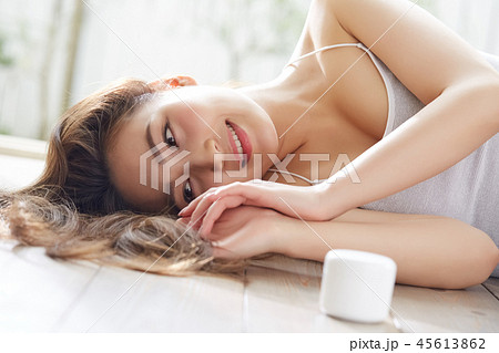女性　ビューティーイメージ　ヘアケア 45613862