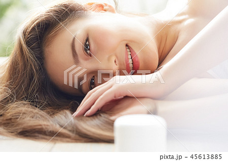 女性　ビューティーイメージ　ヘアケア 45613885