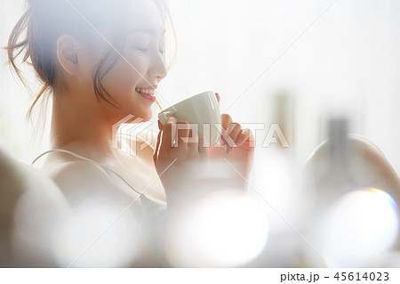 女性　ライフスタイル　リラックス 45614023