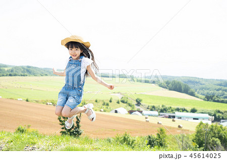 北海道の風景と女の子 北海道の風景と女の子 45614025