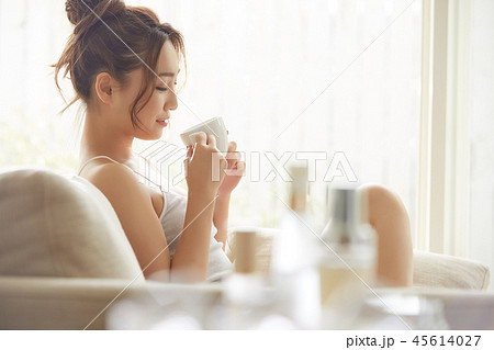 女性 ライフスタイル リラックス 女性 ライフスタイル リラックス 45614027
