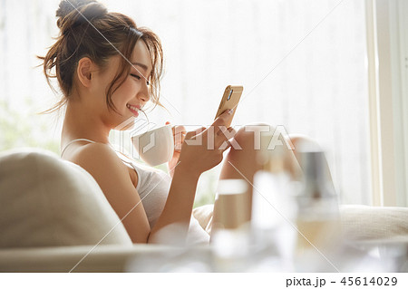 女性　ライフスタイル　リラックス 45614029