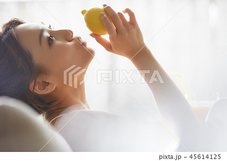 女性 ライフスタイル ヘルシー 女性 ライフスタイル ヘルシー 45614125