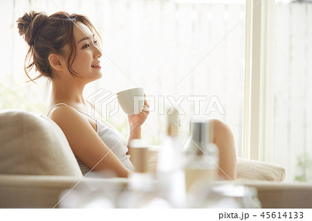 女性　ライフスタイル　リラックス 45614133