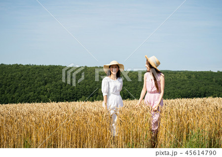 花畑と女性　ポートレート 45614790