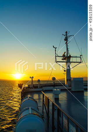 有明フェリーから 島原半島有明海の夕陽 【熊本県長崎県】 有明フェリーから 島原半島有明海の夕陽 【熊本県長崎県】 45615309