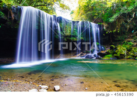 鍋ヶ滝の紅葉 水のカーテン 【熊本県阿蘇郡小国町】 鍋ヶ滝の紅葉 水のカーテン 【熊本県阿蘇郡小国町】 45615390