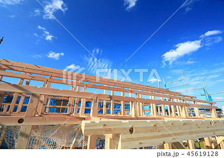 晴れの日の上棟現場 45619128